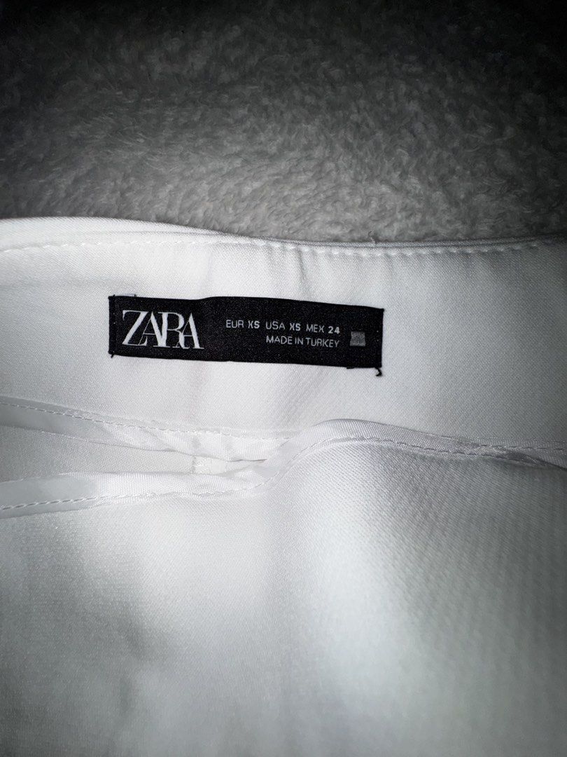 Zara White High Waist Shorts (Category: Shorts) located in Quezon City. Submitted by coolmomma (Listing ID 1470046650, Image 3). Description: Good as new waist 13 in. (26) length 15 in..