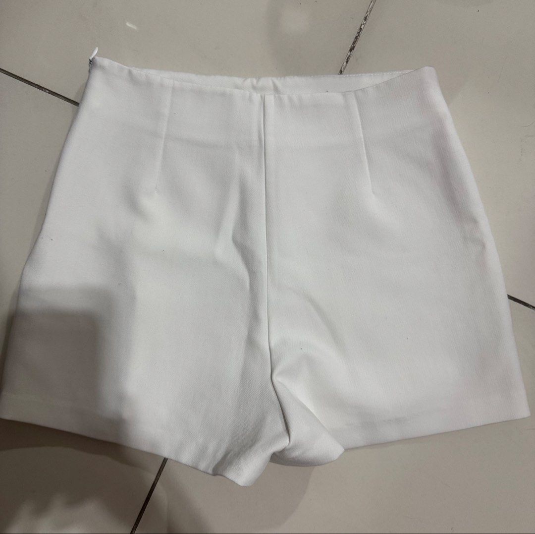 Zara White Mini Skort | Size S (Category: Shorts) located in Manila. Submitted by buymiclothes.47 (Listing ID 1470118683, Image 3). Description: Zara White Wrap-Front Mini Skort | Size S White structured mini skort from Zara 🤍 * Size S (MEX 26) * Asymmetric wrap-style front * Small front slit detail * Built-in shorts underneath * Clean, minimalist design * Easy to dress up or down Condition: Preloved. Please refer to actual photos for condition.