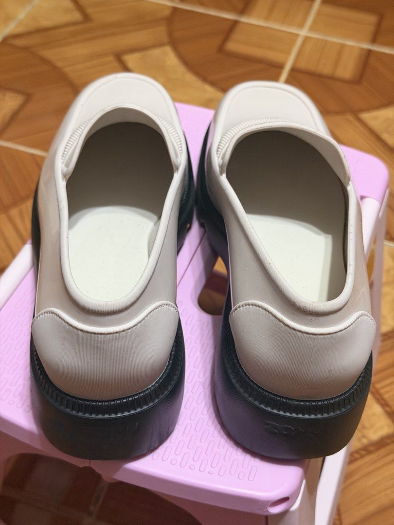 Zaxy Flow Loafer Off-White (Category: Loafers) located in Cainta. Submitted by jeyzi (Listing ID 1470117443, Image 3). Description: - Brand: Zaxy - Style: Slip-on loafers - Color: Off-white/cream upper with chunky black lug sole - Details: Textured rubber design, embossed logo on the insole - Fit: Easy to pull on and off with a sturdy platform height - Condition: Clean interior lining * Original * Good as New * Never used RFS: Size too big Mode o