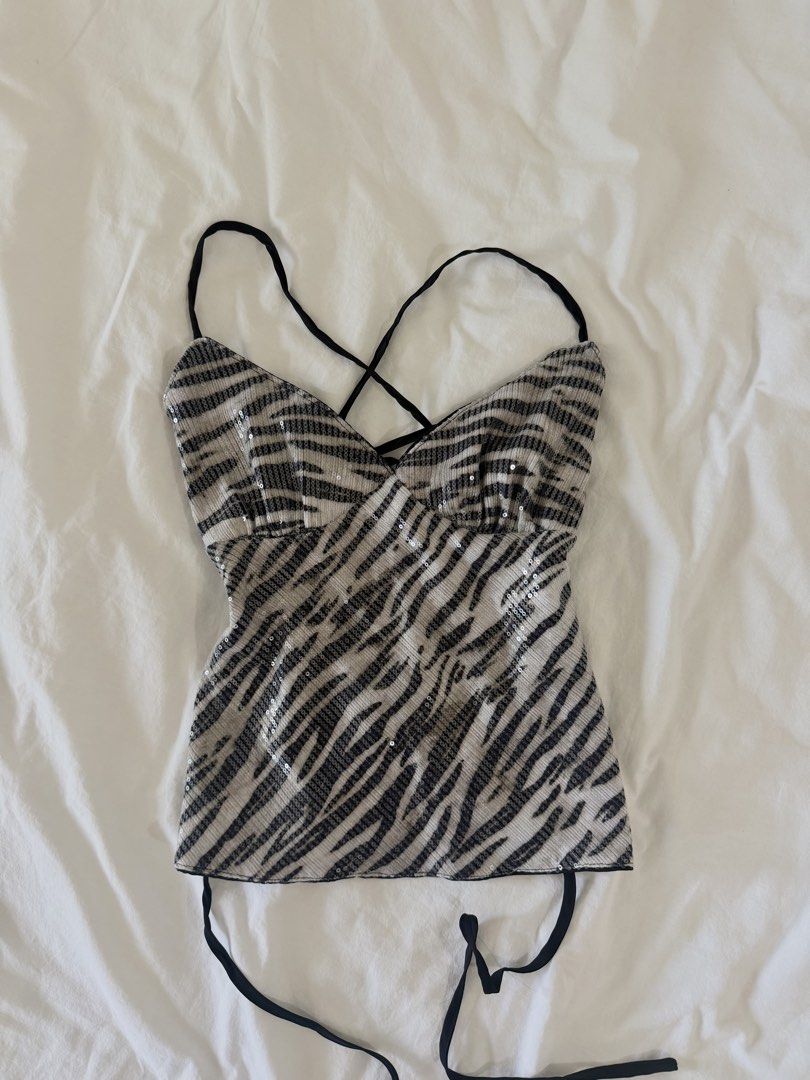 zebra print backless top (Category: Sleeveless) located in Manila. Submitted by nicswhuut (Listing ID 1470115317, Image 1). Description: 📌can do lalamove (manila area only!) 📌j&t for outside manila 📌mop: gcash, maya, or metrobank 📌loc: sampaloc, manila 📌lp are posted UNLESS u r getting 2 or more items then i can give discount 🤗.