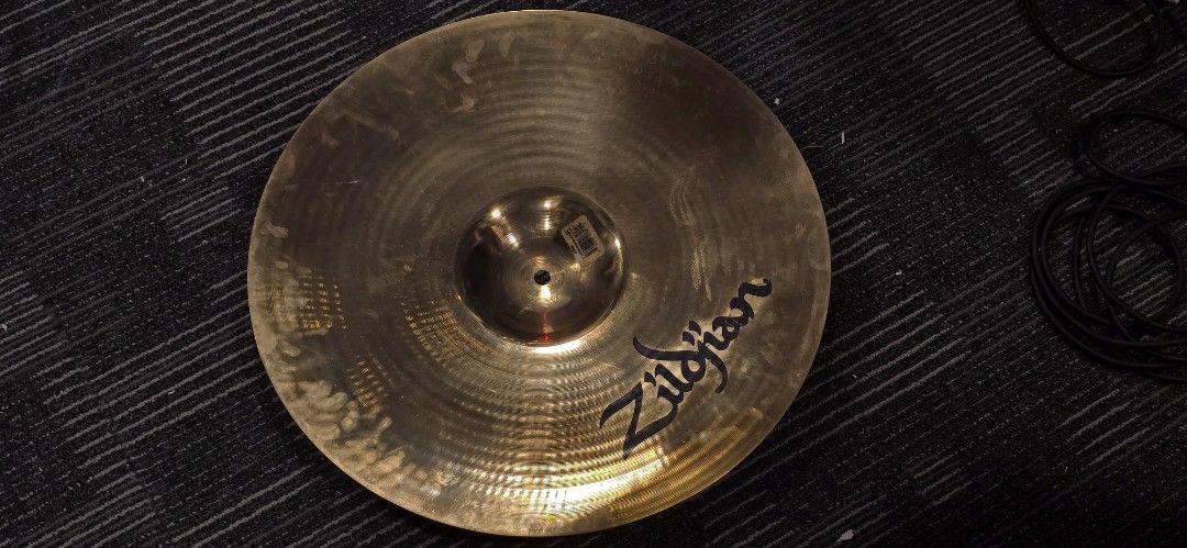Zildjian A Custom Projection Crash Cymbal 18" (Category: Musical Instruments) located in Paranaque City. Submitted by makitakoyaki2a (Listing ID 1469949157, Image 2). Description: Great for heavy hitters and situations demanding volume. Has your typical A Custom bright sonic profile but on steroids. Few fingerprints on the bottom and slight logo fade. No keyholes or cracks. Price is negotiable, but please be reasonable. Location: Better Living, P
