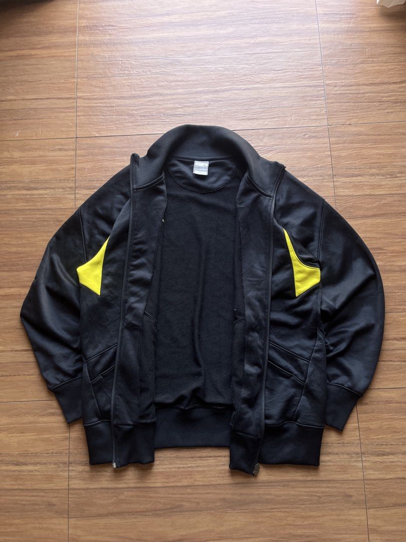 00s Nike “Total 90” Track Jacket (Category: Coats, Jackets and Outerwear) located in Davao. Submitted by spilled.bins (Listing ID 1470269744, Image 2). Description: 00s Nike “Total 90” Track Jacket 00s Tag Width: 23in Length: 27in XL Measurement | Fits Large Repaired Hole | Chipped Zipper Slider (Working Zipper) Good Condition . Mine: ₱800 +shipping fee on top . Model Reference: Height: 5’5 feet Weight: 68kg.