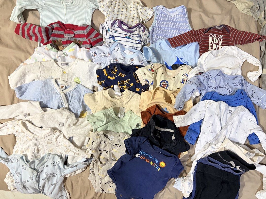 0-6 months clothes for baby boy (Category: Babies & Kids Fashion) located in Pasig City. Submitted by cheekyclothing (Listing ID 1470216890, Image 1). Description: With freebies manipis na baru baruan set for newborn. Everything you’ll need for baby including mittens and socks included. .