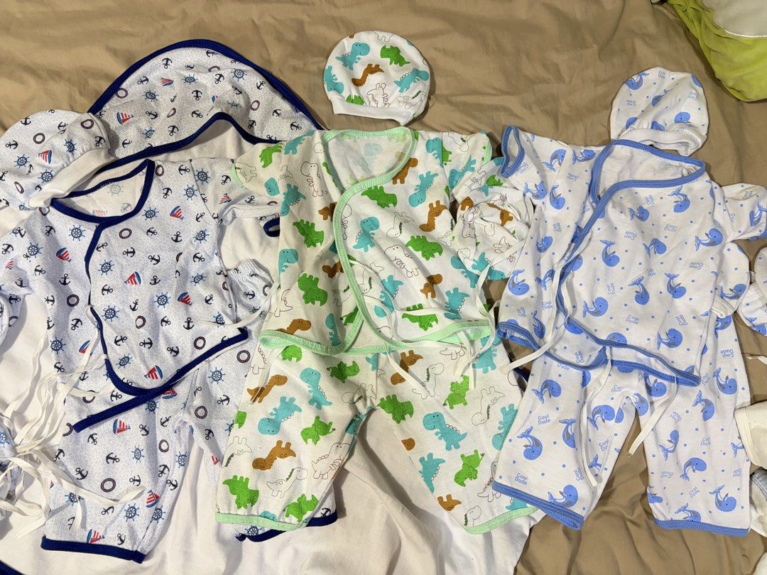 0-6 months clothes for baby boy (Category: Babies & Kids Fashion) located in Pasig City. Submitted by cheekyclothing (Listing ID 1470216890, Image 2). Description: With freebies manipis na baru baruan set for newborn. Everything you’ll need for baby including mittens and socks included. .