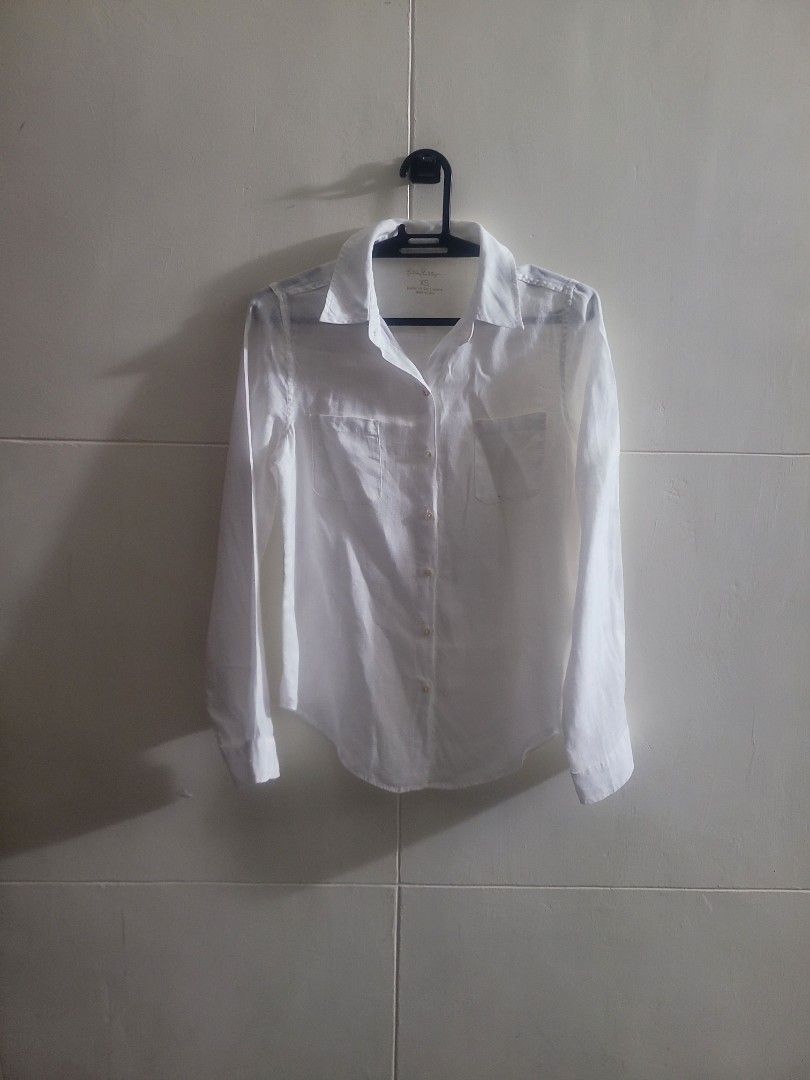100%Linen White Buttondown (Category: Longsleeves) located in Los Banos. Submitted by lopecruz (Listing ID 1470264586, Image 1). Description: 20"armpit laid flat 22"length S-M.
