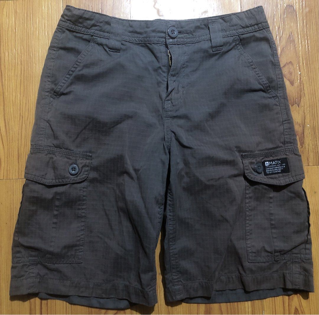 12y Matix Dark Grey Ripstop Cargo Shorts (Category: Babies & Kids Fashion) located in Quezon City. Submitted by lexipotpot (Listing ID 1470275003, Image 1). Description: - Brand/Model: Matix cargo shorts - Color: Dark grey with subtle grid texture - Material: Durable cotton blend - Pockets: Multiple utility pockets including buttoned cargo side pockets and rear flap pockets - Closure: Zipper fly with button closure - With discoloration as seen in