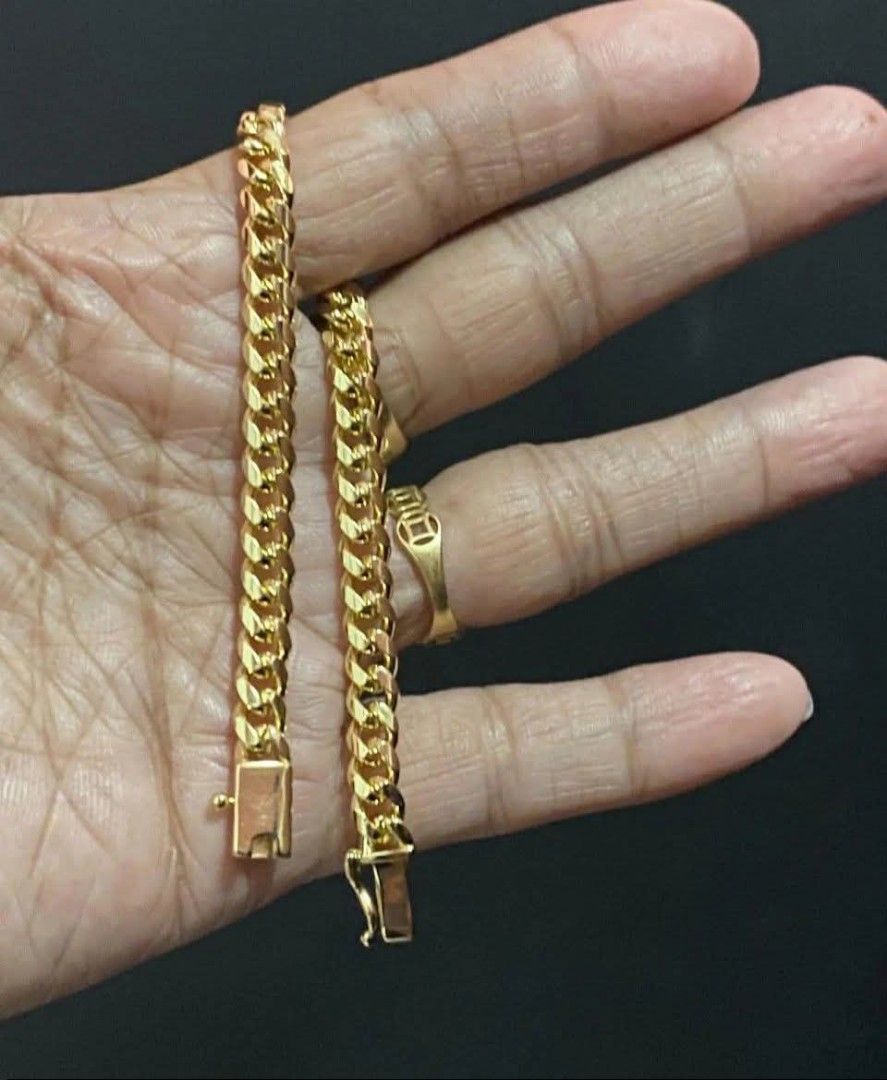 14K Vermeil Gold Double Lock Bracelet (Category: Bracelets) located in Caloocan City. Submitted by cheskhaionlinestore2.0 (Listing ID 1470163107, Image 1). Description: New Collection 🥰 14k GOLD VERMEIL Super Sale ⚡ Onhand Double Lock Bracelet ₱850 only 📌 What is Vermeil Gold? 14K Vermiel Gold Gold vermeil (pronounced ver-may) is a high-quality type of gold-plated jewelry defined by a sterling silver base metal, a thick gold layer (at least 2.5
