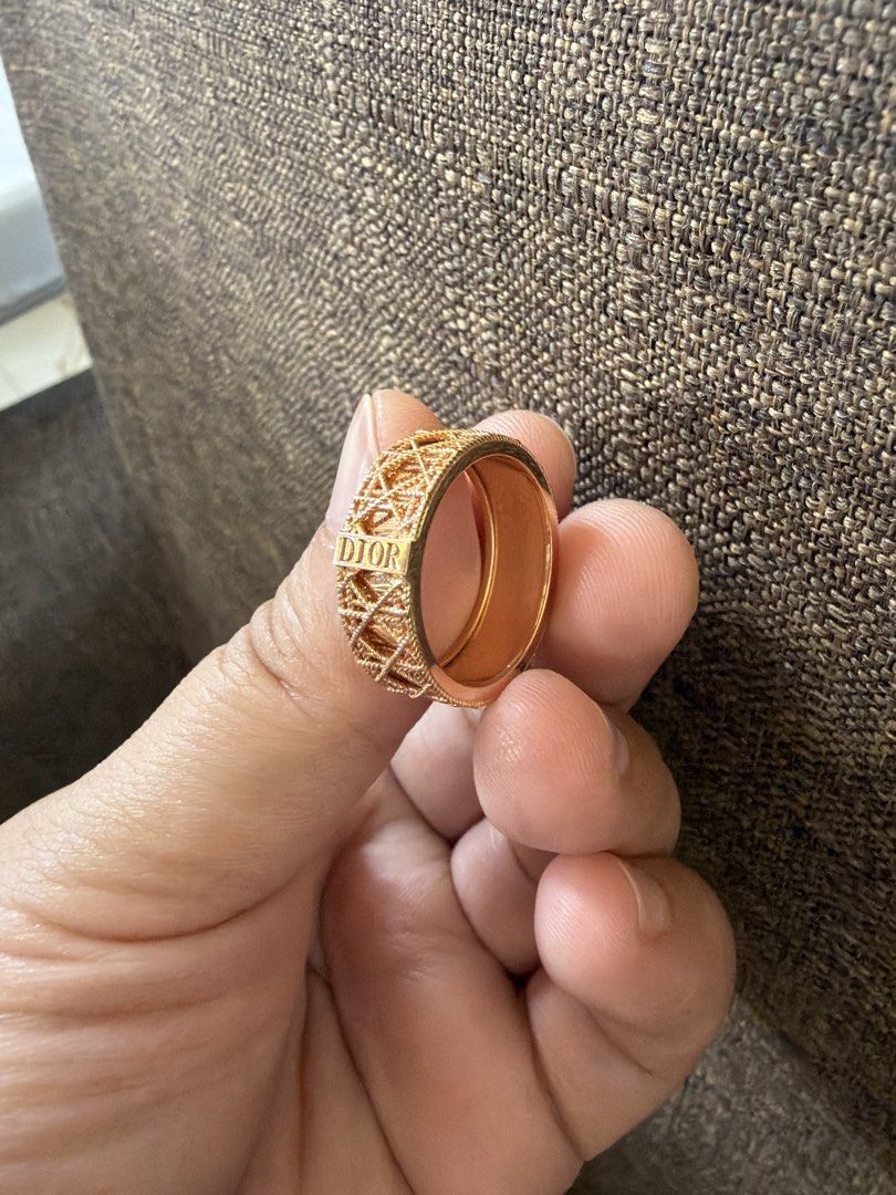 18K RG Di0r Ring (Category: Rings) located in Bulacan. Submitted by abbyutifulcloset (Listing ID 1470185101, Image 2). Description: 4.45 grams.