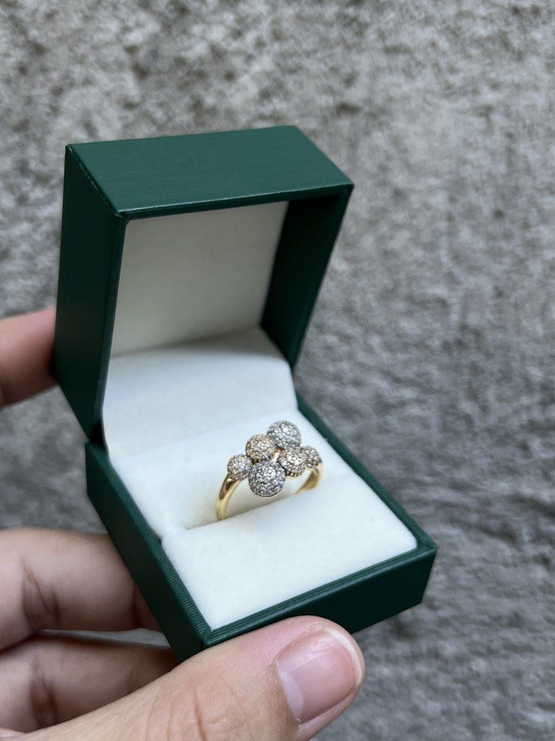 18K Ring (Category: Rings) located in Plaridel. Submitted by raeve.maeve (Listing ID 1470343675, Image 3). Description: 18K Cluster Ball Ring 3.66 grams Size 8 We accept: - cash / bank transfer - credit card payment - cod/cop via LBC (with ₱2k dp) FB: Gold Garage BLCN.