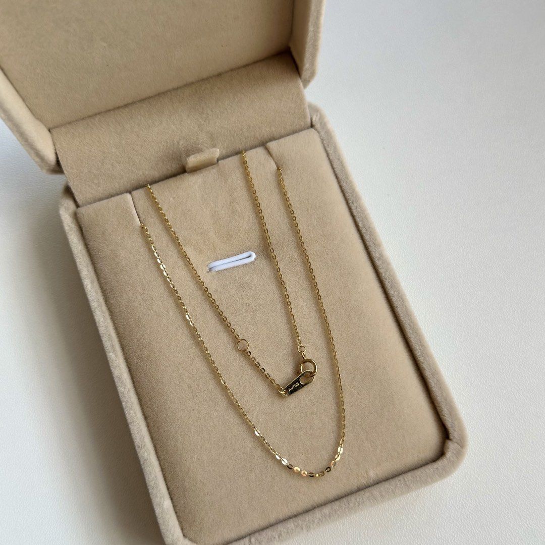 18K Yellow Gold 17” & 17.5” Flat Cable Chain Necklace (Category: Necklaces) located in Mandaluyong City. Submitted by lestieco (Listing ID 1470206576, Image 2). Description: 18K yellow gold (pawnable) 17” & 17.5” Flat cable chain necklace Good for everyday use 17.5-inch adjustable chain with jump ring at 17” allows you to hook the clasp into two distinct lengths (17” or the end ring at 17.5”) 0.96g.