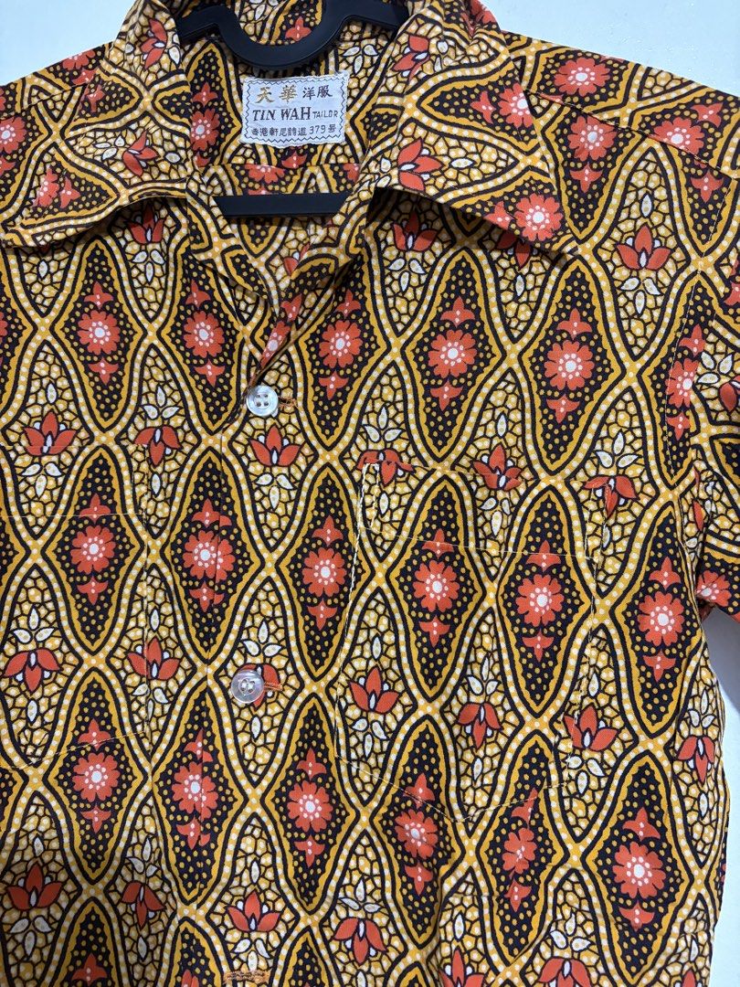 1970’s dagger collar shirt, vintage (Category: Others Tops) located in Makati City. Submitted by Soul_Vendor_ph (Listing ID 1470249970, Image 3). Description: Small actual size 17.5x25.5” Free shipping j&t.