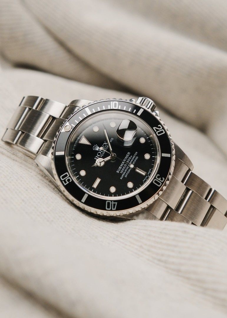 2000 Rolex Submariner w/ Box and Papers (Category: Luxury Watches) located in Manila. Submitted by windsorfinery (Listing ID 1470203407, Image 1). Description: Rolex Submariner 16610 2000 Automatic 40mm Stainless steel Sapphire Rolex bracelet Box: Yes Papers: Yes Others: Rolex hang tags, anchor, booklets, and official purchase receipt from year 2000. 1-Year Mechanical Warranty by Windsor Finery Co. Cash Price: ₱568,000 ✔️ Layaway accepted ✔️ Cred