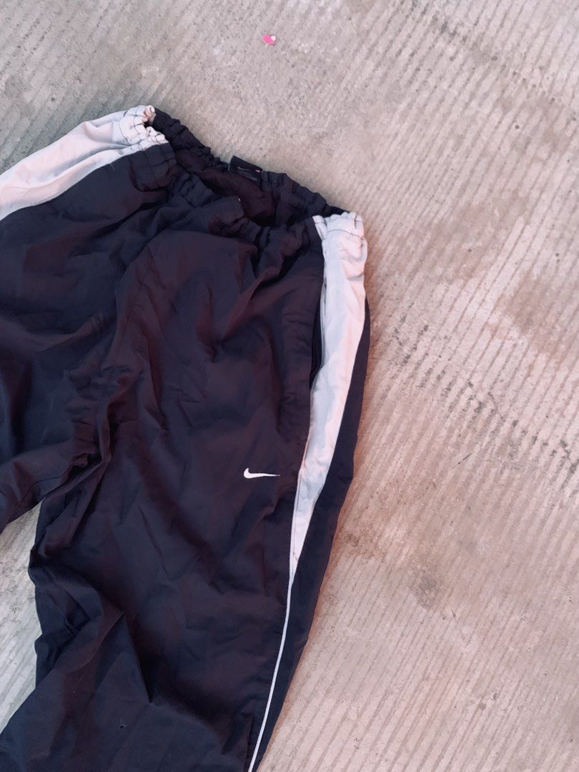 2000’s nike trackpants (Category: Jeans) located in Lipa City. Submitted by inglowetrust (Listing ID 1470264793, Image 2). Description: Garterized waist Adjustable zipper hem 21x41 Excellent condition Issue: 1 small pinhole .
