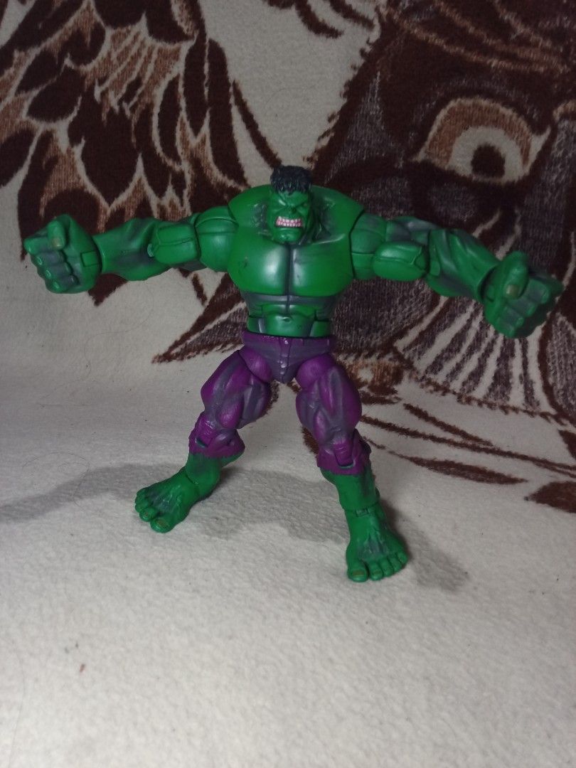 2008 Hasbro Marvel Legends "Ed McGuinness Style" Hulk (Category: Figurines & Statues) located in Baguio. Submitted by affordable.garmies (Listing ID 1470250663, Image 2). Description: 2008 Hasbro Marvel Legends "E d McGuinness Style" Hulk 😬 ​An iconic classic Hulk sculpt for your Avengers or Marvel Legends collection! ​Selling Price: ₱1,250 (free shipping!)😮 ​Condition: Pre-loved / Good Condition Size: 7.5 Inches Height ​Joints: Great movement,