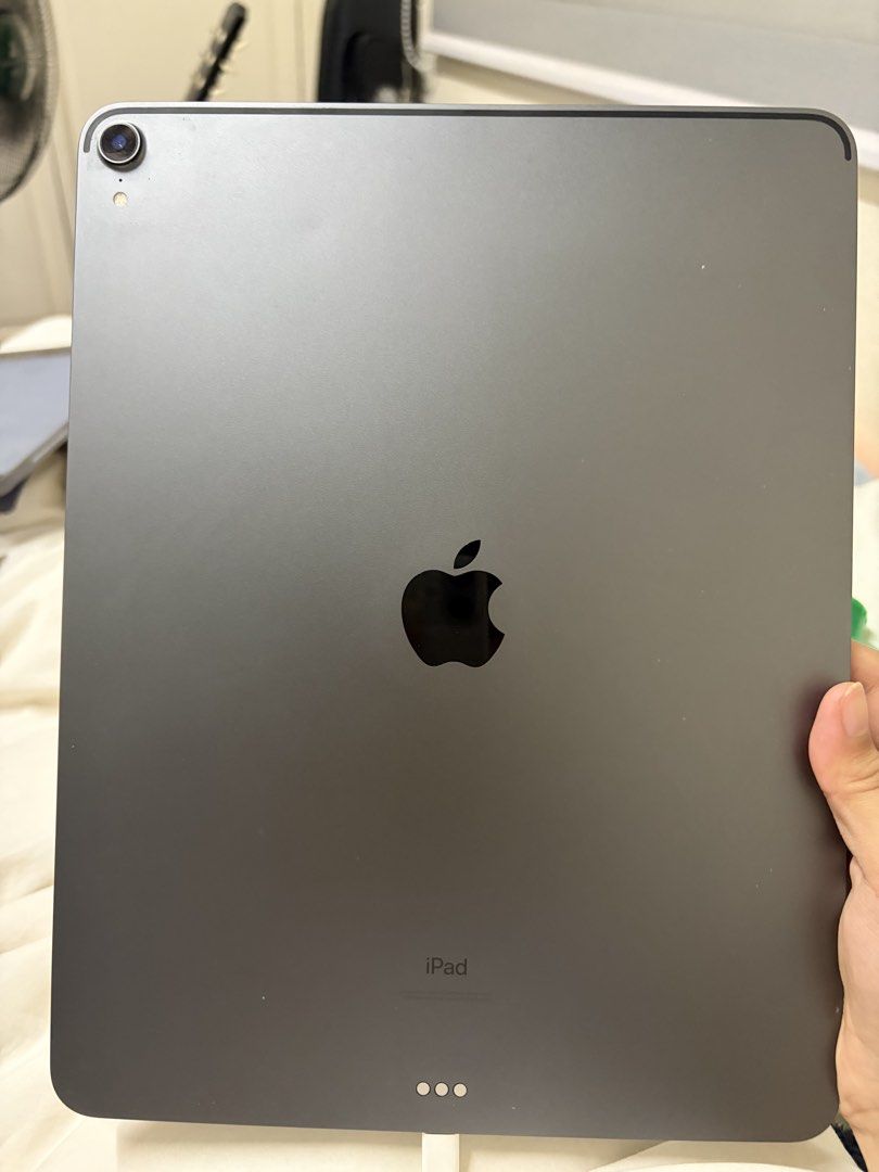 256gb Ipad Pro 12.9 3rd Generation (Category: iPad) located in Manila. Submitted by tteokbokkei (Listing ID 1470262991, Image 1). Description: FOR SALE: iPad Pro 12.9” 3rd Gen * Lady-owned * Never been dropped * Tempered glass protected since day 1 * No scratches on the screen * Has a white stain on the back (see photo for reference) * Comes with original box * Add ₱2500 for Apple Pencil (tip has been replaced) * Well-maintained and taken care of