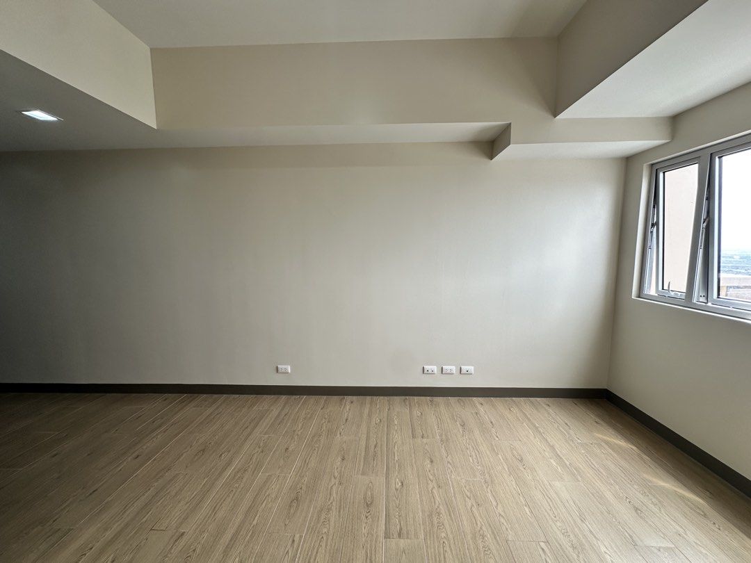 27sqm Studio Unit Makati Bare Unit (Category: Apartments & Condos) located in Makati City. Submitted by gaylerlee (Listing ID 1470197690, Image 2). Description: Association dues is excluded (₱2,700) 📍Vion Tower, Makati Edsa cor Chino Roces. 5min walk to MRT Magallanes stn Ready for immediate move-in Building: High-rise with hotel-like lobby amenities Storage: Built-in wardrobe closet in the bedroom area .