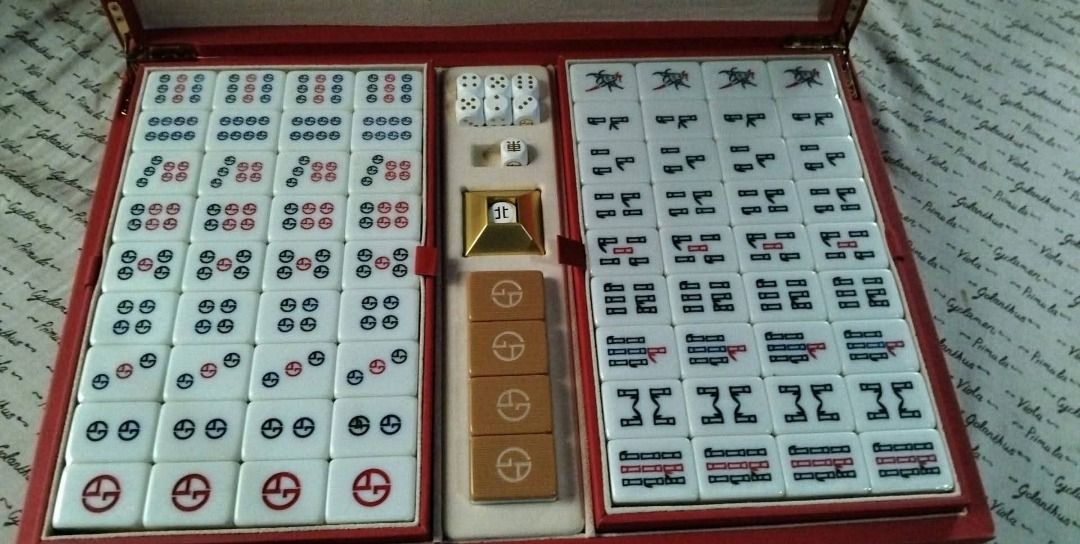 30,000 majong set (Category: Board Games & Puzzles) located in Pasig City. Submitted by tiujovi (Listing ID 1470221791, Image 1). Description: Georgio armani Majong set good as new.