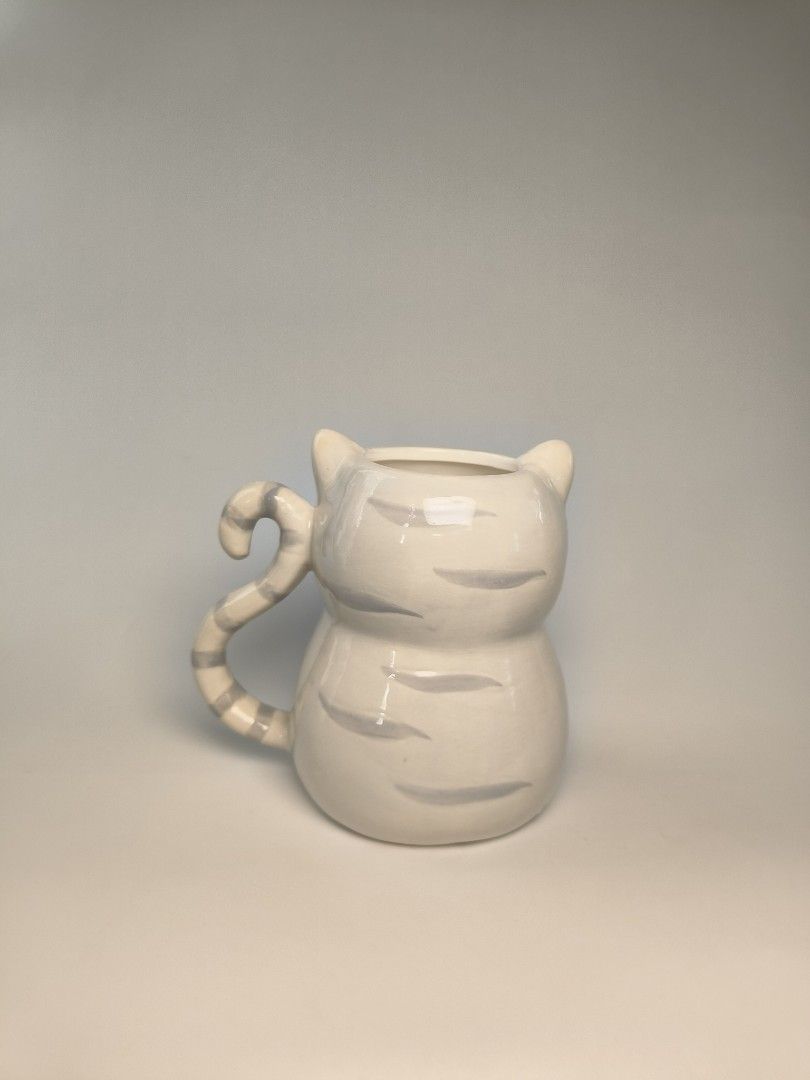 3D cat mug (Category: Coffee & Tea Tableware) located in Cavite. Submitted by phtmt (Listing ID 1470264669, Image 3). Description: with small scratch These are factory pull-out items, so minor imperfections or flaws may be present. Please manage your expectations..