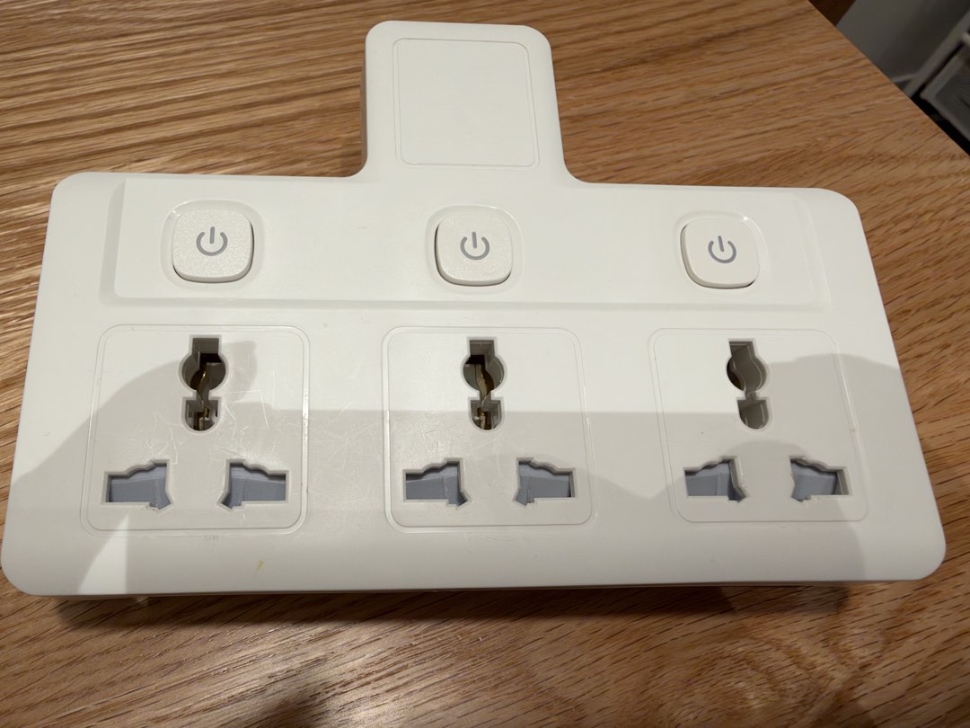 3-Way Wall Socket Adapter with Individual Switches, 家庭電器, 轉插器及插頭 ...