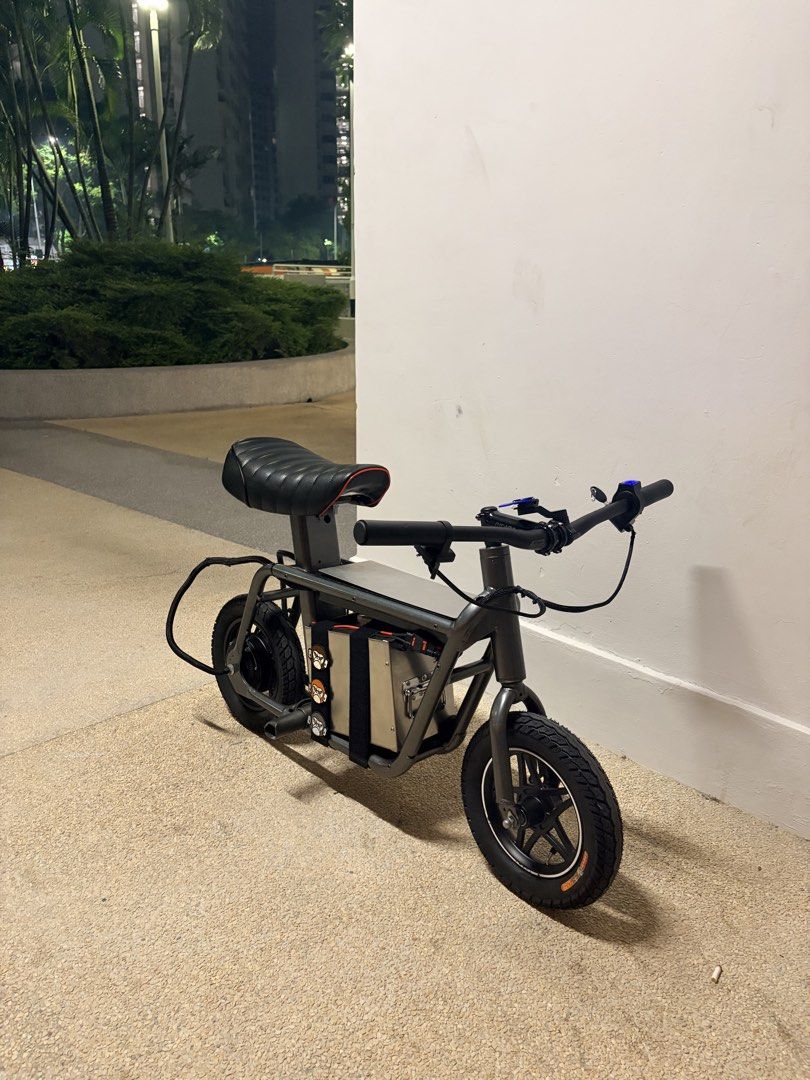 72v SETUP (Category: E-Scooters & E-Bikes) located in Singapore. Submitted by itsnoturbusiness (Listing ID 1470294566, Image 1). Description: selling setup only ( BATT NT INCLUDED ) didnt install brakes setup price 900 fd 700.