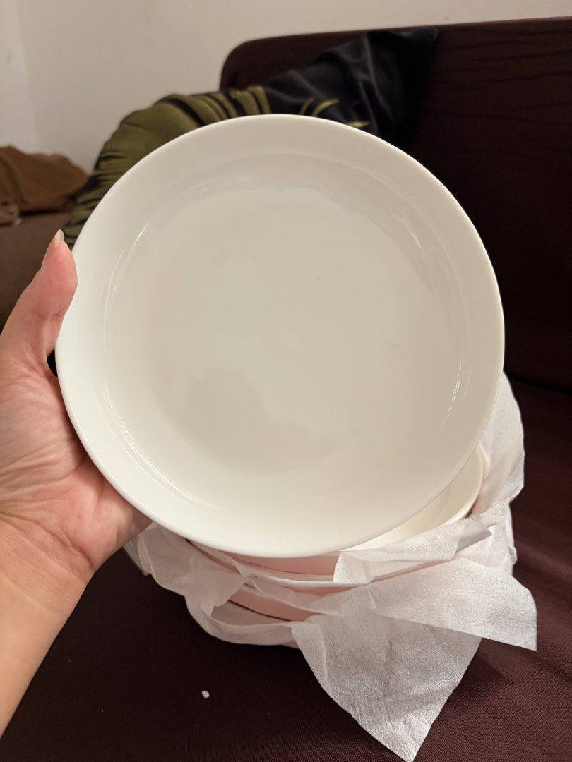 7" Ceramic Plates Diamond Pattern (Category: Dinnerware & Cutlery) located in Manila. Submitted by maethemocha16 (Listing ID 1470188692, Image 2). Description: pwede tumawad basta sure na kukunin 6pcs po 3 sets available .
