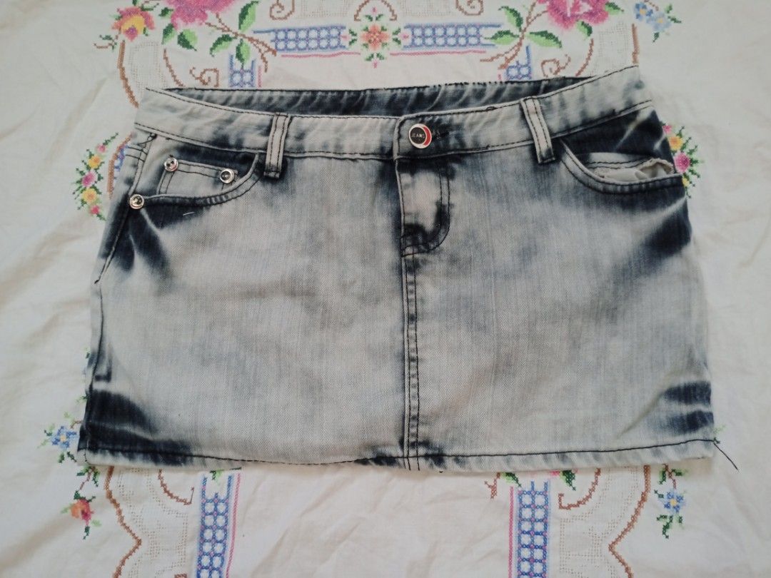 acid wash denim mini skirt (Category: Skirts) located in Binan City. Submitted by shayclothies_ (Listing ID 1470267059, Image 1). Description: 🍄 s - m (maximum 32 waistline) 🍄 no issues/flaws 🍄 so pretty !!.