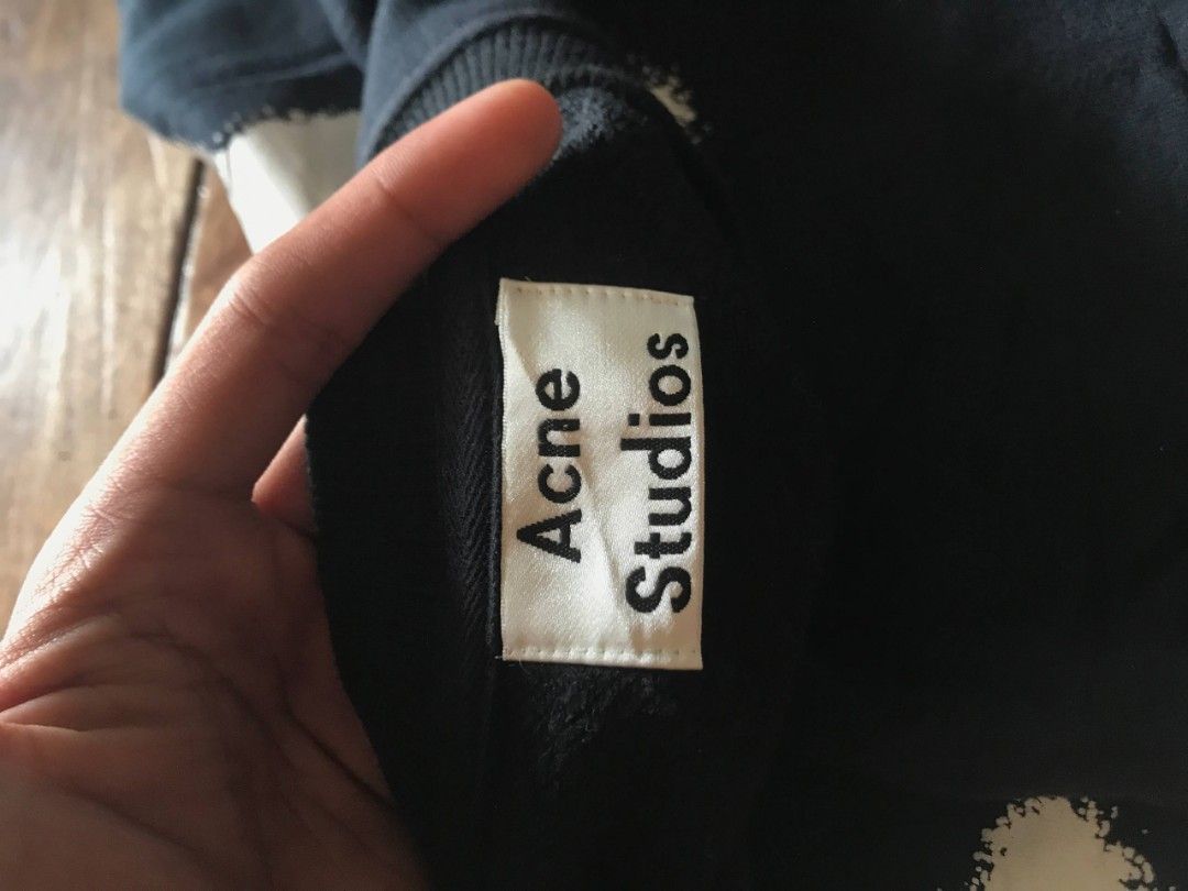 ACNE STUDIO (Category: Coats, Jackets and Outerwear) located in Maragusan (San Mariano). Submitted by tr_zoren (Listing ID 1470170624, Image 3). Description: -EXCELLENT CONDITION -No crack prints -Brand new condition -Dimes 22×26.