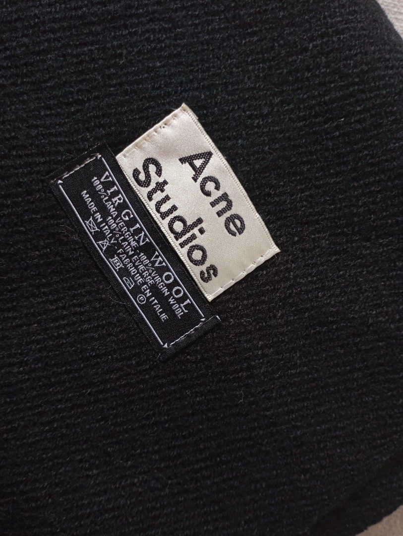 Acne Studios muffler (Category: Scarves) located in Puerto Princesa. Submitted by sefynna96 (Listing ID 1470187571, Image 1). Description: ✨solid black in color made of virgin wool ✨ in a very good used condition with no flaws ✨sells around 4,000 pesos in other selling platforms length - 73 inches width - 29 inches tassels - 4 and a half inches.
