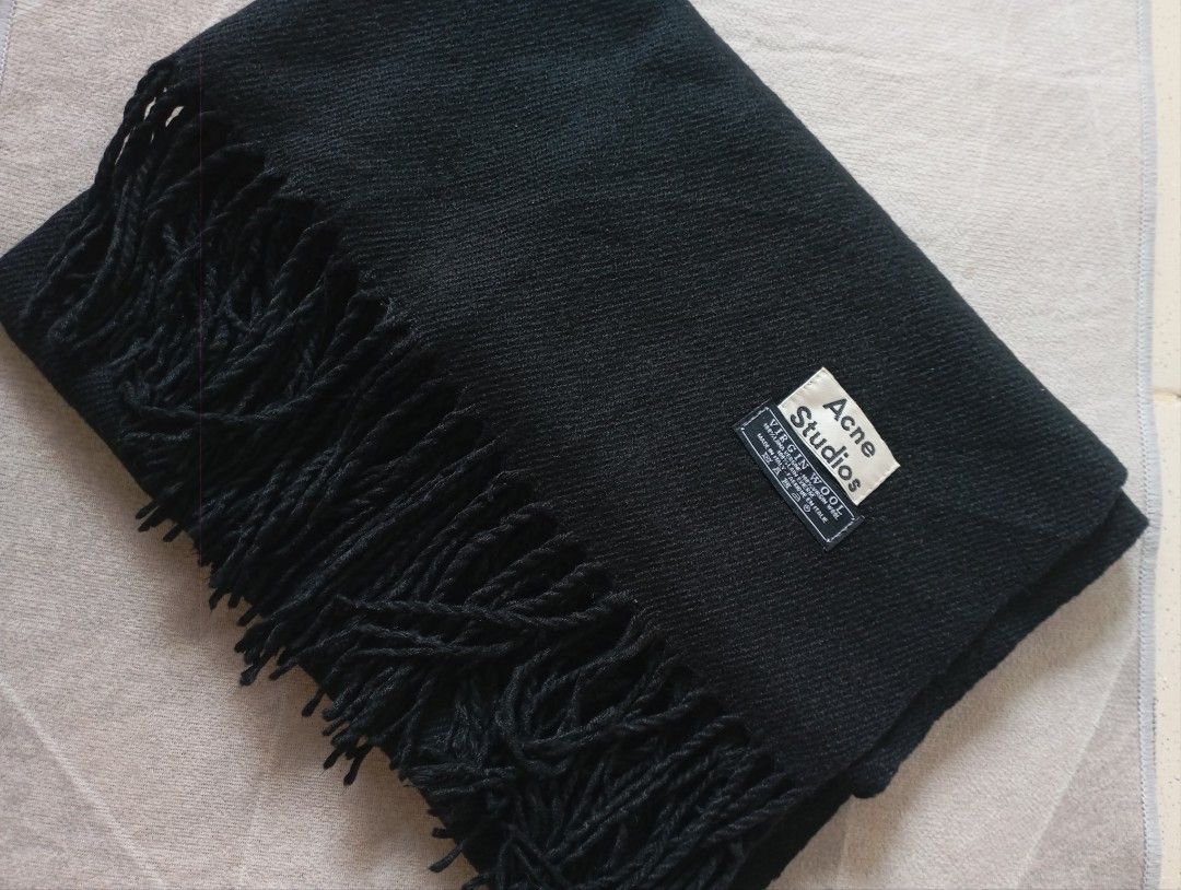 Acne Studios muffler (Category: Scarves) located in Puerto Princesa. Submitted by sefynna96 (Listing ID 1470187571, Image 2). Description: ✨solid black in color made of virgin wool ✨ in a very good used condition with no flaws ✨sells around 4,000 pesos in other selling platforms length - 73 inches width - 29 inches tassels - 4 and a half inches.