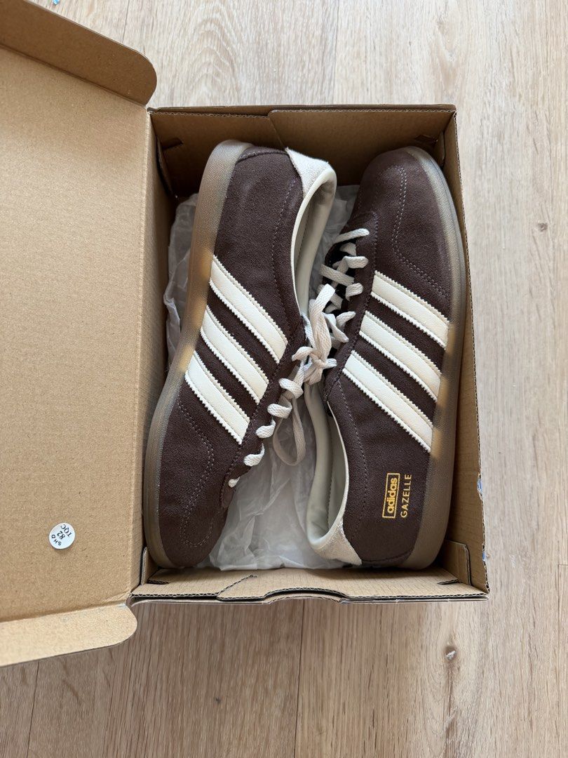 Adidas Gazelle Lo Pro (Category: Sneakers) located in Quezon City. Submitted by chanhr (Listing ID 1470346454, Image 2). Description: Adidas Gazelle Lo Pro Brown/ white Like new - used once only US Womens - 8 Comes with box Original price is ₱6, 000.