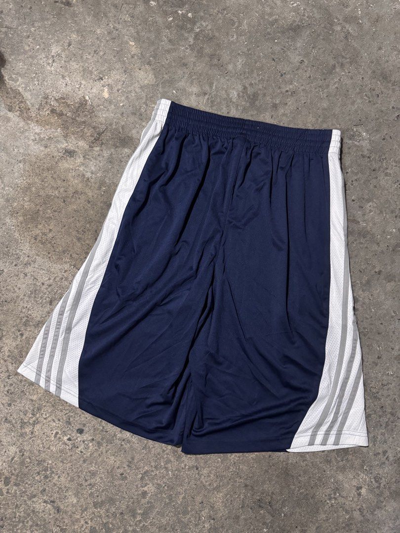 Adidas Jersey short (Category: Shorts) located in Pasig City. Submitted by dripthrift1600 (Listing ID 1470318853, Image 2). Description: - Adidas Jersey short - Good condition - Issue: None - Sizes: L - Dimes: 30x24.