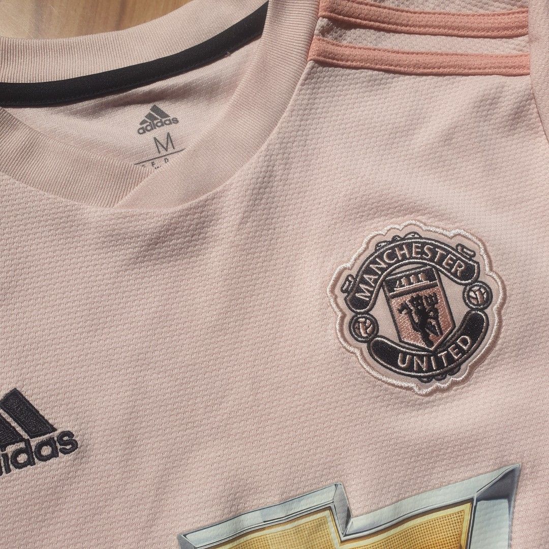 Classic retro Adidas manchester athlete (Category: Activewear) located in Paranaque City. Submitted by nvdluxurygoods (Listing ID 1470161736, Image 2). Description: Size m on tag for women For sale: Adidas Manchester United Shirt in pink (original) 🏷800 only No flaws no issue 10/10 Ready to ship.