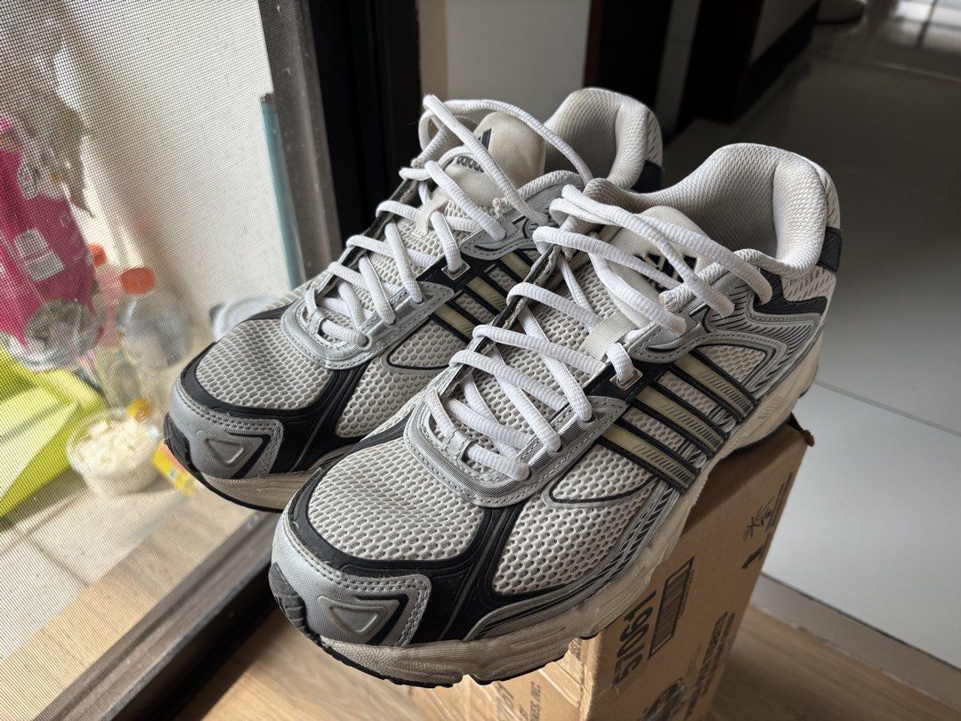 Adidas Response CL Running Shoes (Category: Sneakers) located in Cainta. Submitted by titonui27 (Listing ID 1470192901, Image 3). Description: - Condition 9/10 - fresh na fresh linisan niyo nalang Sz10.5 (28cm) Php3000 neg With box Meetups: Aling felix ave cainta or Bridgetowne QC (Opus mall) RFS: Too big. Di nagagamit. .