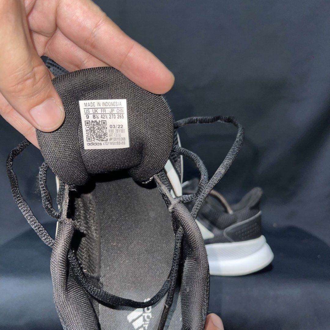 Adidas Runfalcon 3.0 Black White US 9 (Category: Sneakers) located in Bulacan. Submitted by ogieeee (Listing ID 1470235376, Image 2). Description: - Brand: Adidas Runfalcon 3.0 - Color: Black and White - Size: Men's US 9 / EUR 42.5 / CM 27 - Material: Breathable mesh upper with iconic 3-stripe branding - Sole: Cushioned white midsole with durable black rubber outsole - Condition: Clean uppers and soles, great overall condition - Ideal For: Runnin