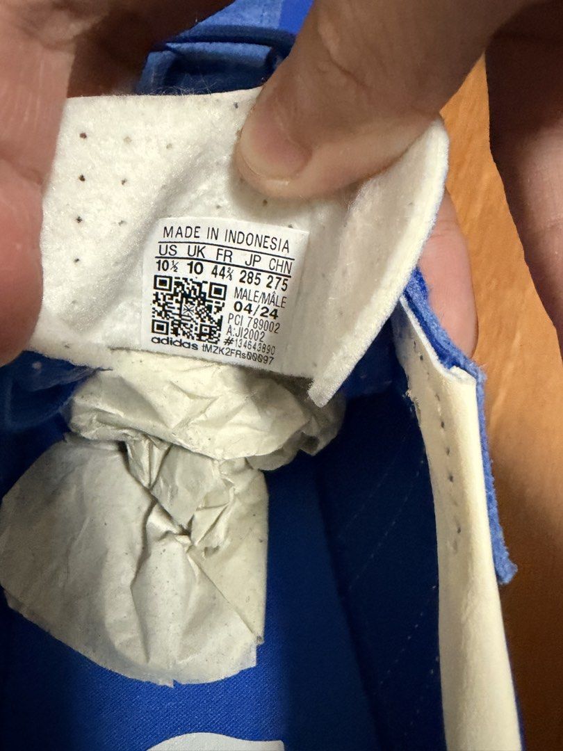 Adidas SL 72 RS Blue (Category: Sneakers) located in Quezon City. Submitted by nrmnmcm__ (Listing ID 1470259975, Image 3). Description: - Brand: Adidas SL 72 - Color: Blue - Size: US 10.5 / UK 10 / FR 44 2/3 - Condition: Brand new, never worn, pristine condition - Packaging: Original box not included but can give a spare Adidas box for the shoes RFS: Decluttering Price is negotiable. Can send more pictures and videos upon request. MOP: Gcash or B