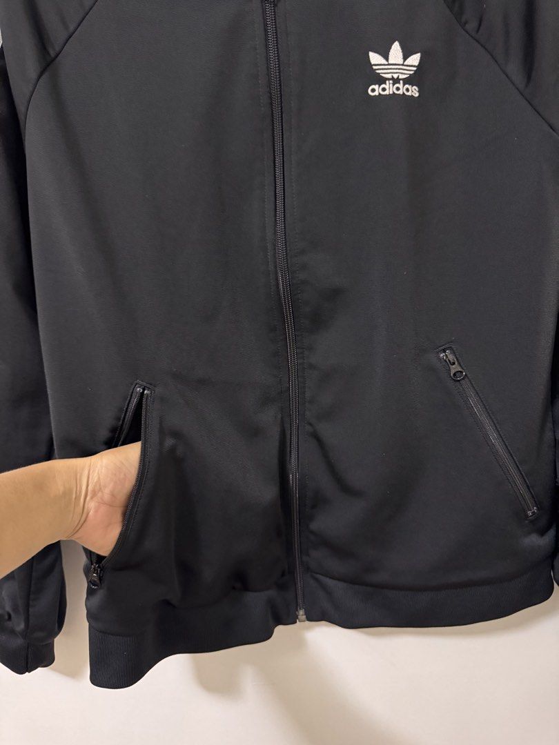 Adidas SST Womens Track Jacket (Category: Coats, Jackets and Outerwear) located in Mandaluyong City. Submitted by axos723 (Listing ID 1470296295, Image 3). Description: ➡️Please read item description carefully below (click read more 👇) ➡️Item is AVAILABLE ➡️Guaranteed 💯 %Authentic ➡️1-Day Reservation only ➡️First to pay gets the item ➡️For SURE BUYERS only please. -Price: P 1300+SF -Brand: Adidas -Size: Medium (fits small frames) -Approx Dimens