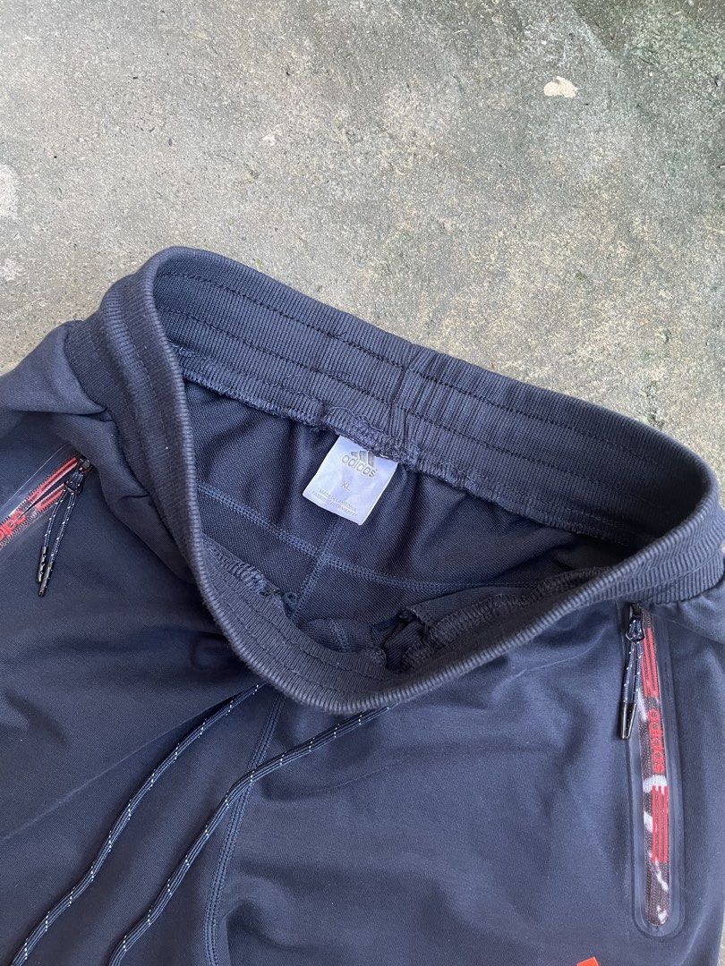 Adidas Sweatpants Navy Blue (Category: Joggers) located in Manila. Submitted by a.stmngo (Listing ID 1470345145, Image 3). Description: Waist 26-32 inches Length 37.5 inches Thigh 8 inches Leg opening 6.5 inches Needwash Good Condition 📍Manage your expectation. Item is thrifted. 📍Nagcarlan, Laguna.