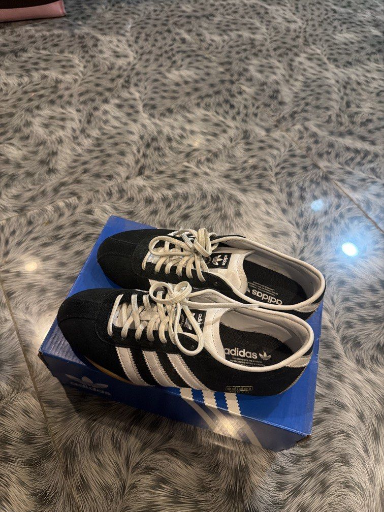 Adidas Tokyo (Category: Sneakers) located in Angeles City. Submitted by bridge.31 (Listing ID 1470243921, Image 1). Description: Adidas Tokyo Size 38 EU 6 1/2 US.