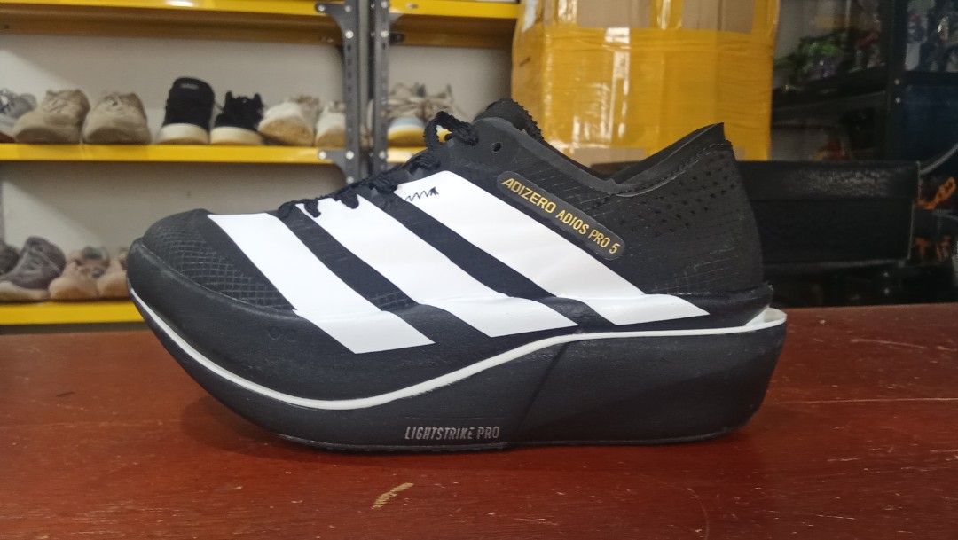 Adi-Zero Prostrike V (Category: Sneakers) located in Cainta. Submitted by wichaelthriftstall (Listing ID 1470318037, Image 1). Description: size 6 euro 37.5 location Cainta Rizal (Sto.Domingo) payment first before equipped rules. for meet up only dito lang po: Uncle John's Riverside Ortigas Extension near SM East Ortigas. mode of payment - gcash,maya, maribank,gotyme and more. mode of shipping - j&t,lalamove,joyride,grab,angkas padala, jrs, LBC a