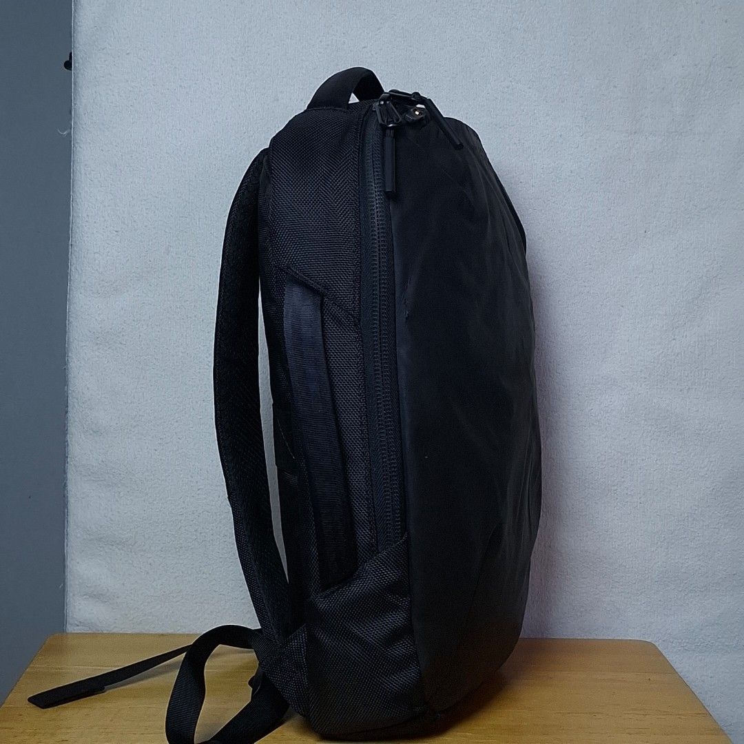 Aer Slim Pack Backpack (AER31011) (Category: Backpacks) located in Baguio. Submitted by kathuu27 (Listing ID 1470241445, Image 2). Description: Aer Slim Pack Backpack (AER31011) 840D nylon face with a durable, weather-resistant, carbonate polyurethane coating 1680D Cordura® ballistic nylon side exterior YKK® zippers Fits up to 15" laptop Luggage handle 8.5L 41 x 9 x 29cm Not faded Sign of usage (may need tahiin sa loob) Baguio City Based (open fo