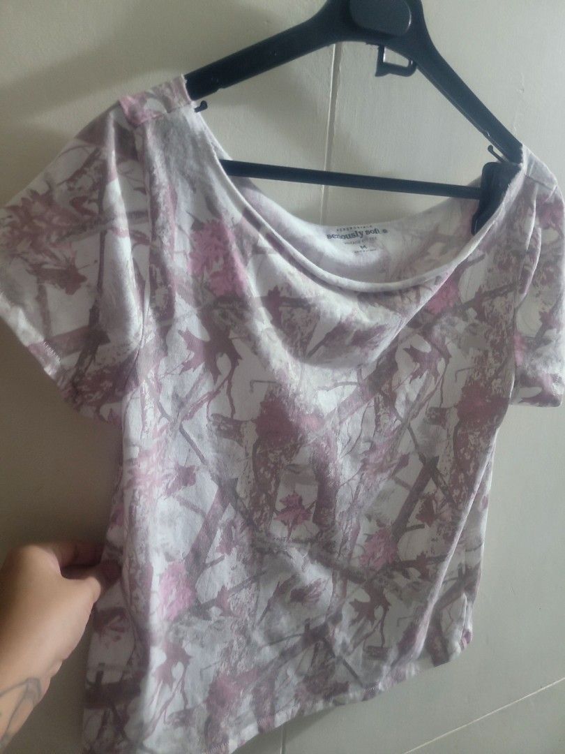Aeropostale Soft top (Category: Blouses) located in Los Banos. Submitted by lopecruz (Listing ID 1470265740, Image 2). Description: 19"armpit laid flat 21"length S-M Like new.