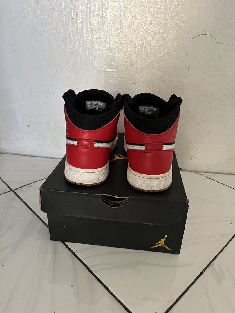 AIR JORDAN 1 MID SPECIAL EDITION (Kids) (Category: Sneakers) located in Manila. Submitted by allyzagust22545 (Listing ID 1470212480, Image 3). Description: Kid’s size (6Y) but I used it. My size is 35.5 as an adult. Barely worn. Still in great condition. 100% original, comes with box. .