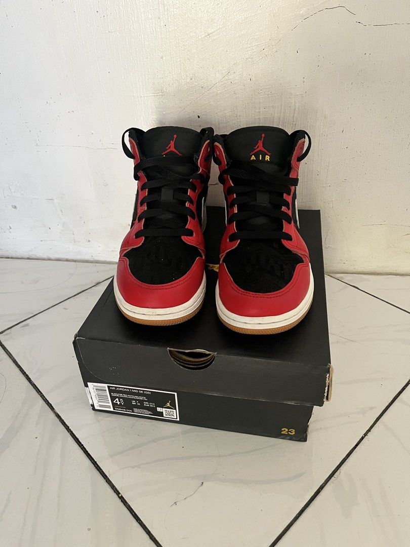 AIR JORDAN 1 MID SPECIAL EDITION (Kids) (Category: Sneakers) located in Manila. Submitted by allyzagust22545 (Listing ID 1470212480, Image 1). Description: Kid’s size (6Y) but I used it. My size is 35.5 as an adult. Barely worn. Still in great condition. 100% original, comes with box. .