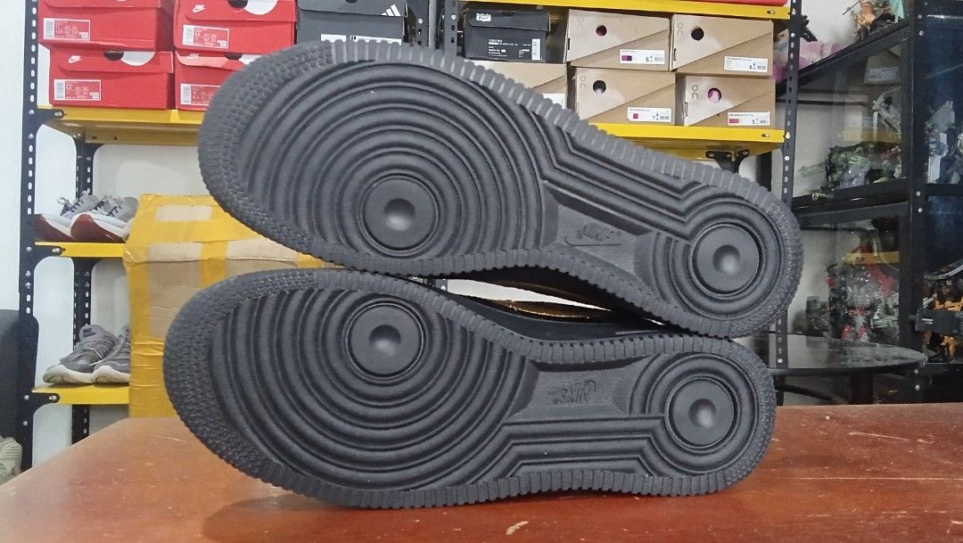 AirForce One Black Mamba Shoes (Category: Sneakers) located in Cainta. Submitted by wichaelthriftstall (Listing ID 1470322394, Image 3). Description: size 11 euro 44 29 cm location Cainta Rizal (Sto.Domingo) payment first before equipped rules. for meet up only dito lang po: Uncle John's Riverside Ortigas Extension near SM East Ortigas. mode of payment - gcash,maya, maribank,gotyme and more. mode of shipping - j&t,lalamove,joyride,grab,angkas pad