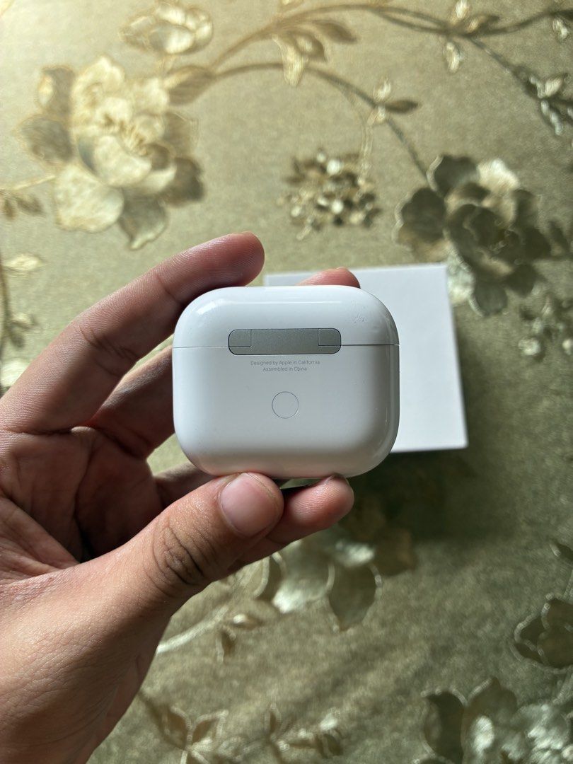 AirPods (3rd generation ) (Category: Earphones) located in Caloocan City. Submitted by klndr (Listing ID 1470143970, Image 2). Description: Authentic|Original Signs of usage Battery lasts long No performance issues Money back guarantee if proven fake Can do lalamove or grab express.