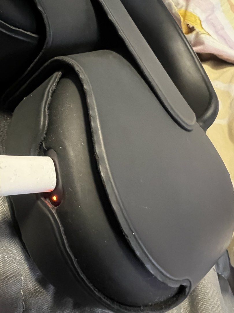 Airpods gen 1 MAX Lightning cable (Category: Headphones & Headsets) located in Manila. Submitted by bouts_479 (Listing ID 1470217131, Image 2). Description: Box 2 cases Lightning cable Meet up Nogasgas.