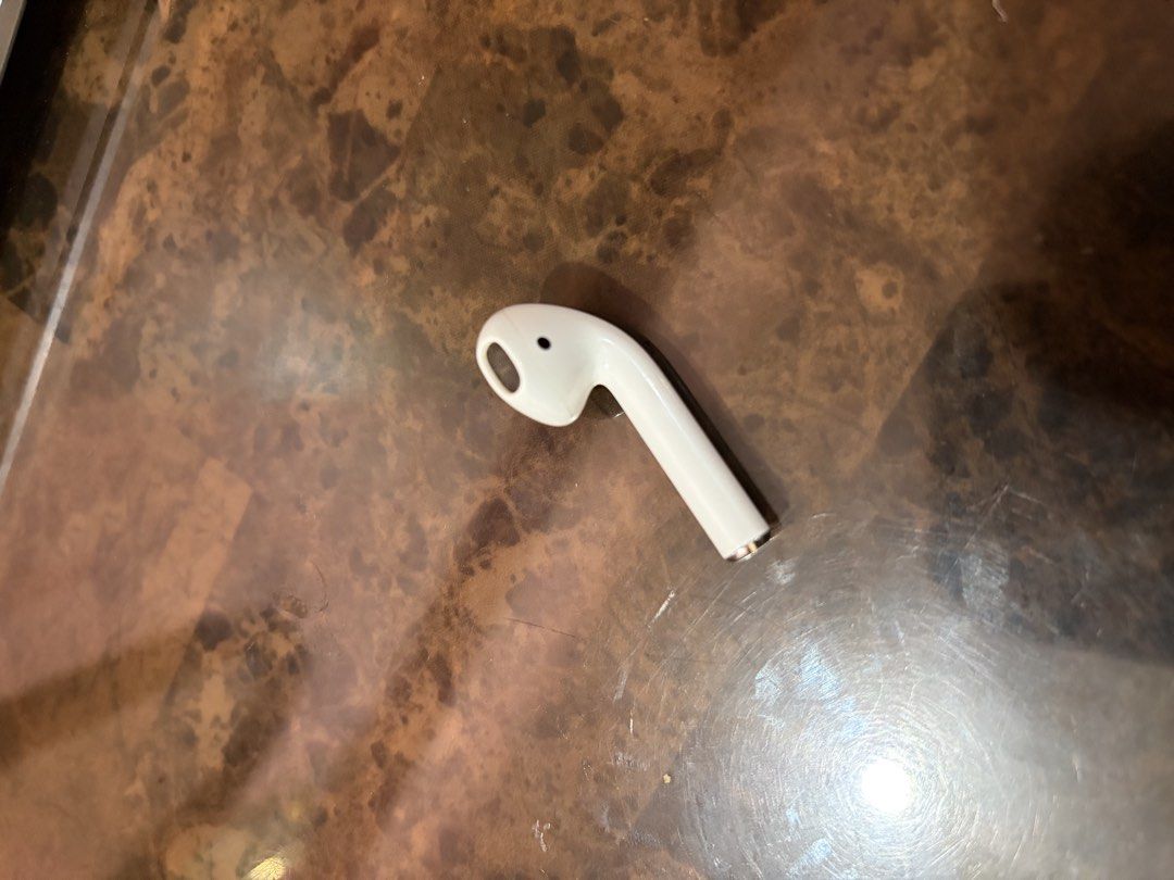 AirPods Gen 2 left buds - last stock (Category: Earphones) located in Dasmarinas. Submitted by markusi22 (Listing ID 1470190305, Image 3). Description: .
