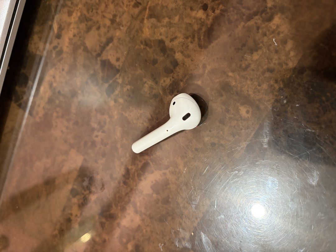 AirPods Gen 2 left buds - last stock (Category: Earphones) located in Dasmarinas. Submitted by markusi22 (Listing ID 1470190305, Image 2). Description: .
