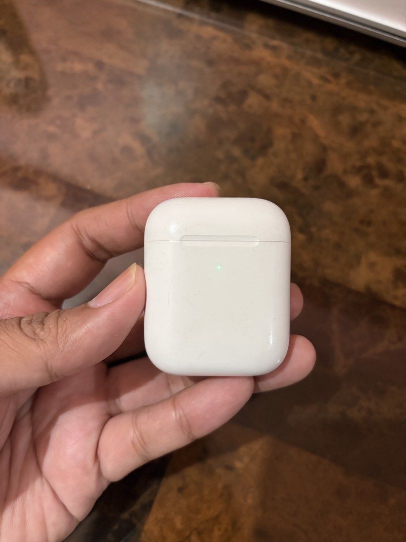 AirPods Gen 2 wireless charging case (Category: Earphones) located in Dasmarinas. Submitted by markusi22 (Listing ID 1470186905, Image 2). Description: 🎧AirPods Gen 2 wireless charging case only - 1.9k 💯 authentic.