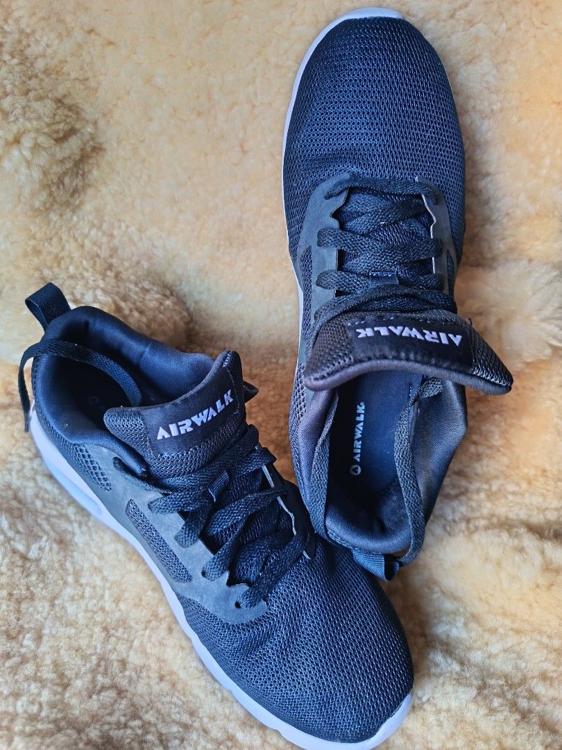 Airwalk (Category: Sneakers) located in Aroroy. Submitted by vin2za06 (Listing ID 1470349005, Image 3). Description: The image shows a pair of navy blue Airwalk Concur Runner athletic and casual sneakers available at Payless ShoeSource..